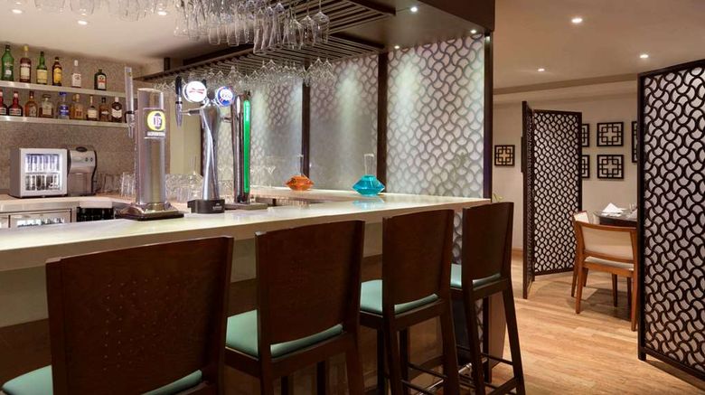 <b>Ramada Abu Dhabi Downtown Hotel Restaurant</b>. Images powered by <a href="https://iceportal.shijigroup.com/" title="IcePortal" target="_blank">IcePortal</a>.