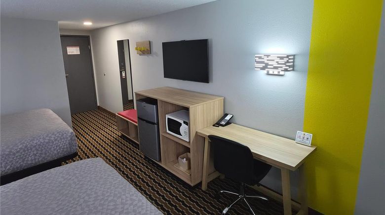 <b>Super 8 by Wyndham Yankton Room</b>. Images powered by <a href="https://iceportal.shijigroup.com/" title="IcePortal" target="_blank">IcePortal</a>.