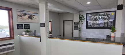 Super 8 by Wyndham Yankton Lobby