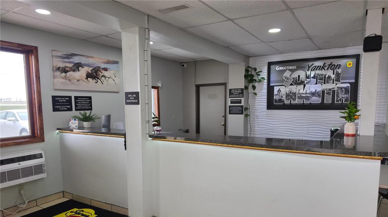 <b>Super 8 by Wyndham Yankton Lobby</b>. Images powered by <a href="https://iceportal.shijigroup.com/" title="IcePortal" target="_blank">IcePortal</a>.