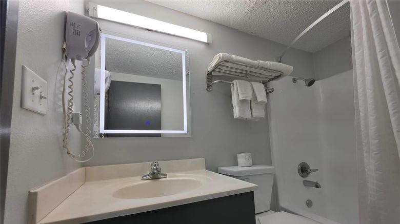 <b>Super 8 by Wyndham Yankton Room</b>. Images powered by <a href="https://iceportal.shijigroup.com/" title="IcePortal" target="_blank">IcePortal</a>.