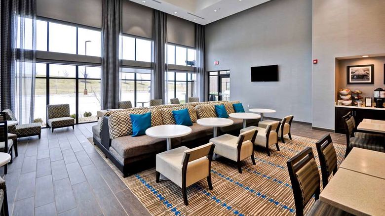 <b>Homewood Suites Cincinnati/West Lobby</b>. Images powered by <a href="https://iceportal.shijigroup.com/" title="IcePortal" target="_blank">IcePortal</a>.