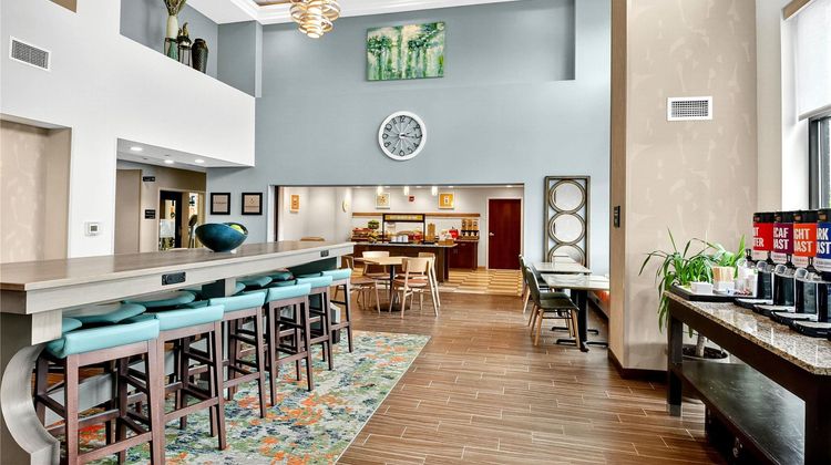 Hampton Inn & Suites Chippewa Falls Lobby