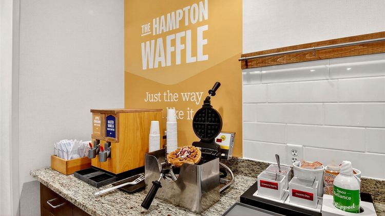 Hampton Inn & Suites Chippewa Falls Restaurant