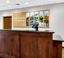 Hampton Inn & Suites Chippewa Falls Lobby