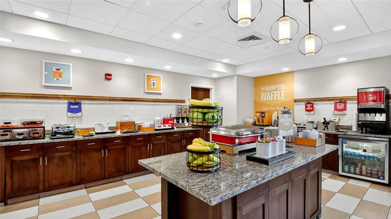 <b>Hampton Inn & Suites Chippewa Falls Restaurant</b>. Images powered by <a href="https://iceportal.shijigroup.com/" title="IcePortal" target="_blank">IcePortal</a>.
