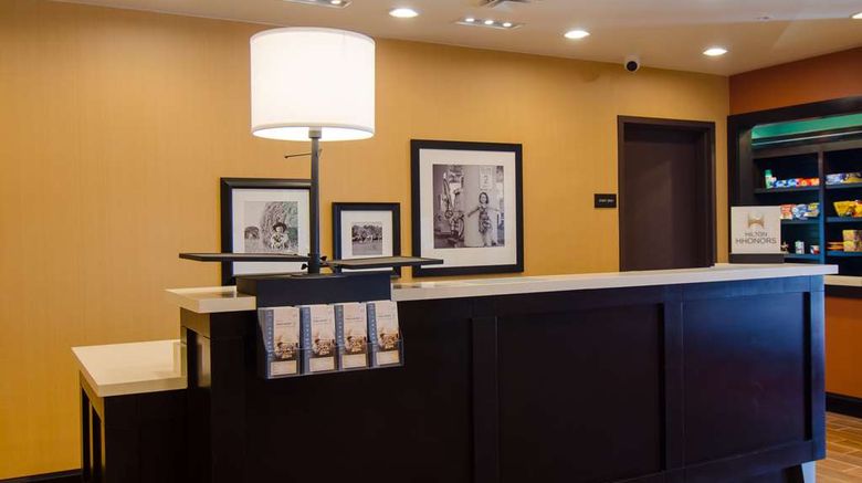 <b>Hampton Inn & Suites Huntsville Lobby</b>. Images powered by <a href="https://iceportal.shijigroup.com/" title="IcePortal" target="_blank">IcePortal</a>.