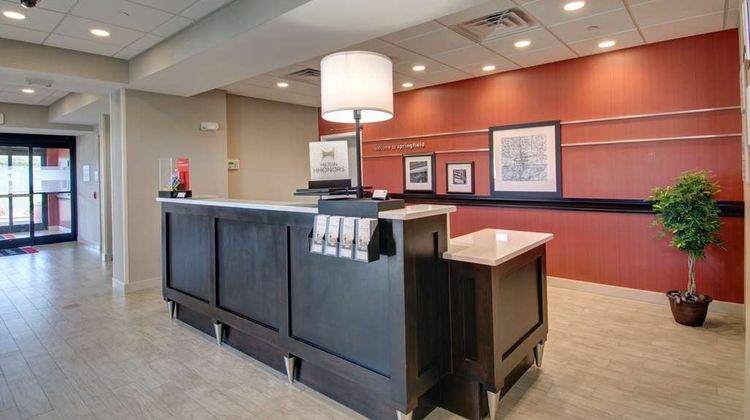 Hampton Inn & Suites Downtown Lobby