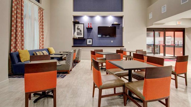 Hampton Inn & Suites Downtown Lobby
