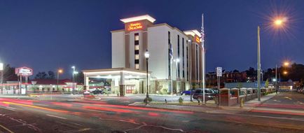 Hampton Inn & Suites Downtown Exterior