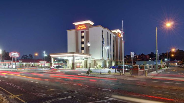 Hampton Inn & Suites Downtown Exterior