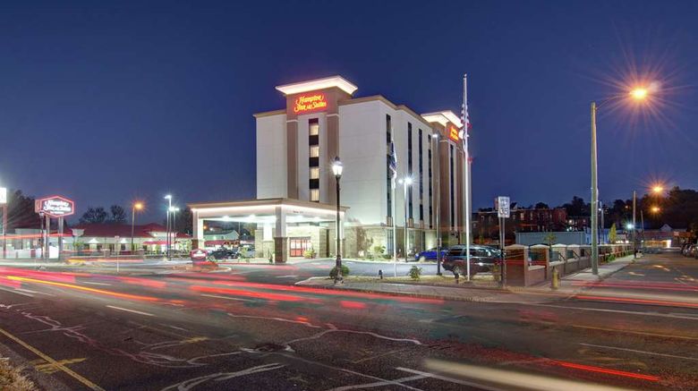<b>Hampton Inn & Suites Downtown Exterior</b>. Images powered by <a href="https://iceportal.shijigroup.com/" title="IcePortal" target="_blank">IcePortal</a>.