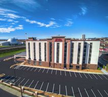 Hampton Inn & Suites Downtown Exterior
