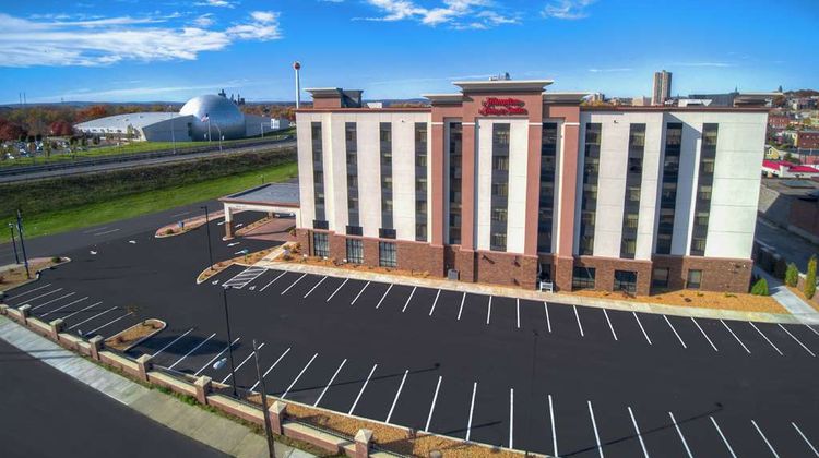 Hampton Inn & Suites Downtown Exterior