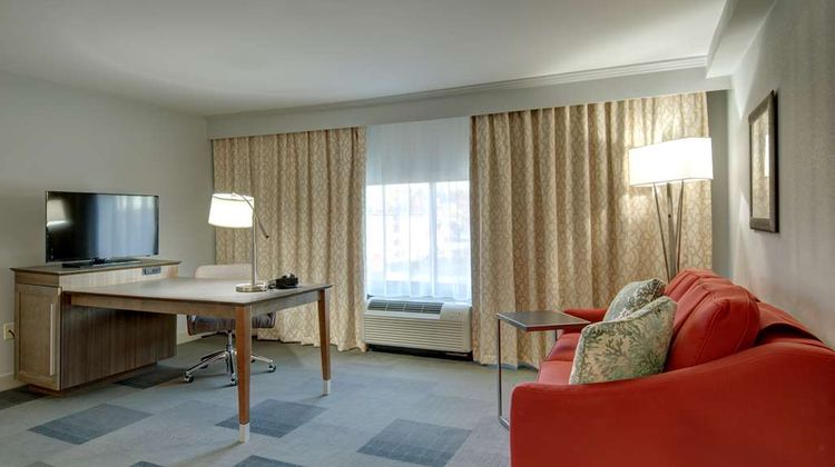Hampton Inn & Suites Downtown Room