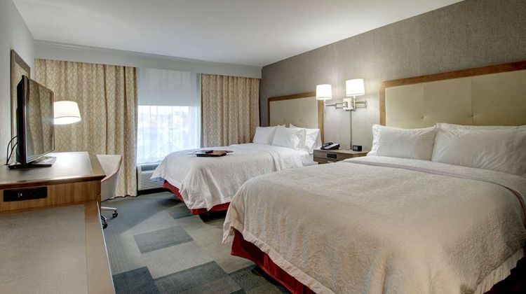 Hampton Inn & Suites Downtown Room