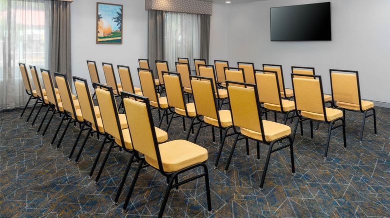 <b>Hampton Inn & Suites Downtown Meeting</b>. Images powered by <a href="https://iceportal.shijigroup.com/" title="IcePortal" target="_blank">IcePortal</a>.