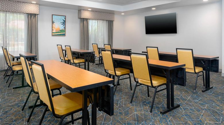 <b>Hampton Inn & Suites Downtown Meeting</b>. Images powered by <a href="https://iceportal.shijigroup.com/" title="IcePortal" target="_blank">IcePortal</a>.