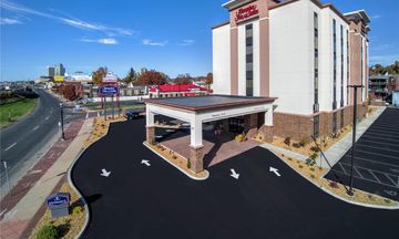 Hampton Inn & Suites Downtown