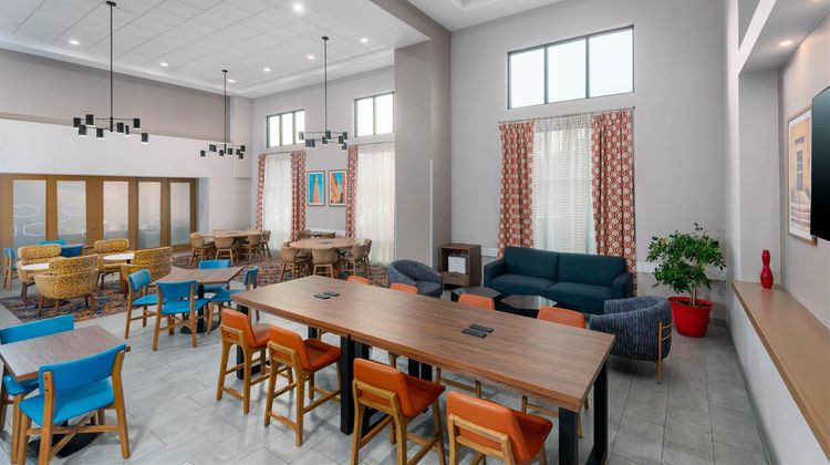 Hampton Inn & Suites Downtown Lobby