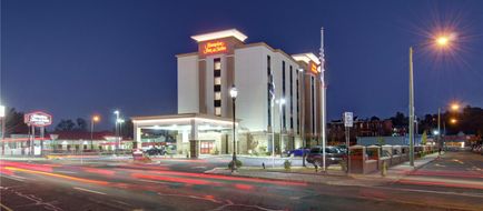 Hampton Inn & Suites Downtown Exterior