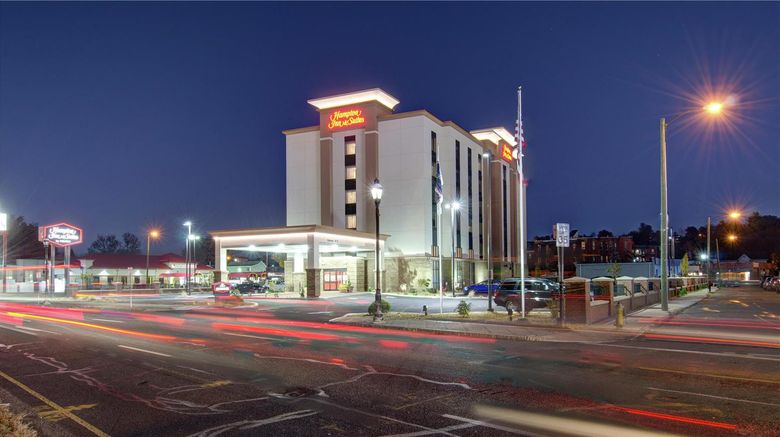 <b>Hampton Inn & Suites Downtown Exterior</b>. Images powered by <a href="https://iceportal.shijigroup.com/" title="IcePortal" target="_blank">IcePortal</a>.