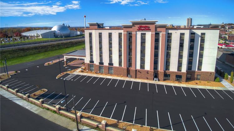 Hampton Inn & Suites Downtown Exterior