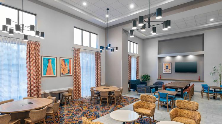 Hampton Inn & Suites Downtown Lobby