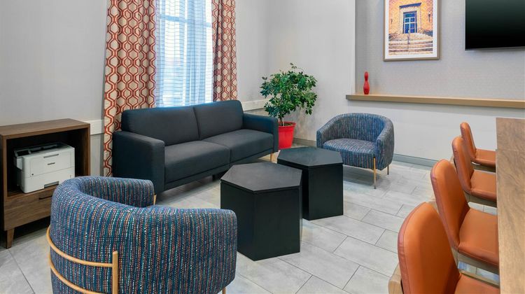 Hampton Inn & Suites Downtown Lobby