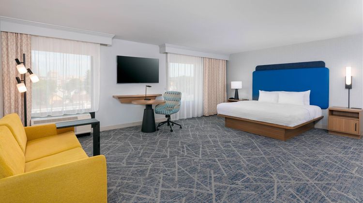 Hampton Inn & Suites Downtown Room