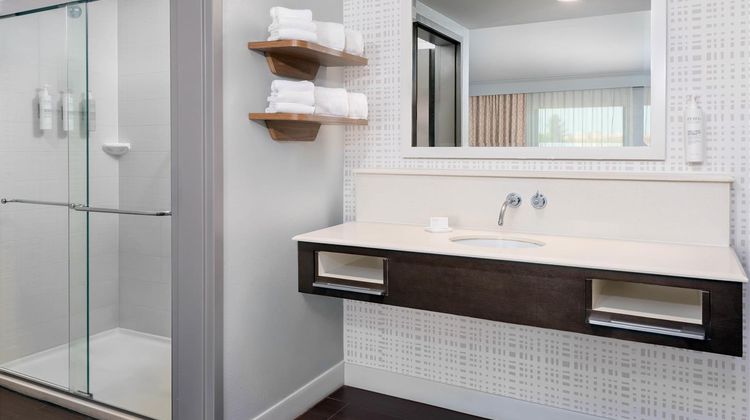 Hampton Inn & Suites Downtown Room