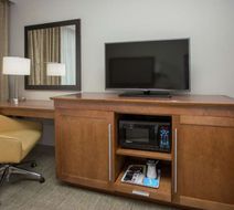Hampton Inn & Suites Papermill Drive Room