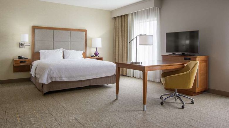 <b>Hampton Inn & Suites Papermill Drive Room</b>. Images powered by <a href="https://iceportal.shijigroup.com/" title="IcePortal" target="_blank">IcePortal</a>.