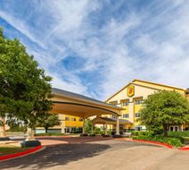 Super 8 by Wyndham Lubbock West Exterior