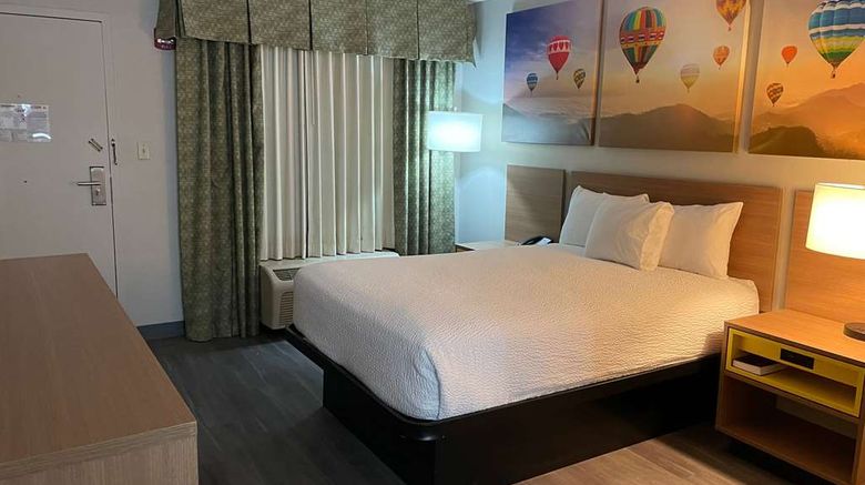 <b>Days Inn & Suites Albuquerque North Room</b>. Images powered by <a href="https://iceportal.shijigroup.com/" title="IcePortal" target="_blank">IcePortal</a>.