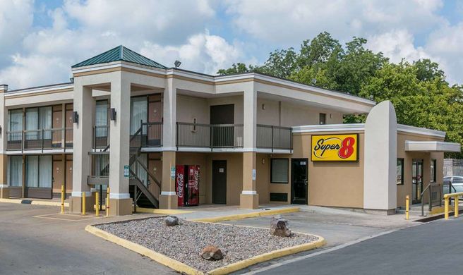 Super 8 Duncan Exterior