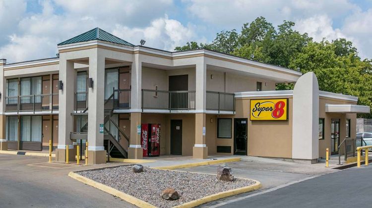 Super 8 Duncan Exterior