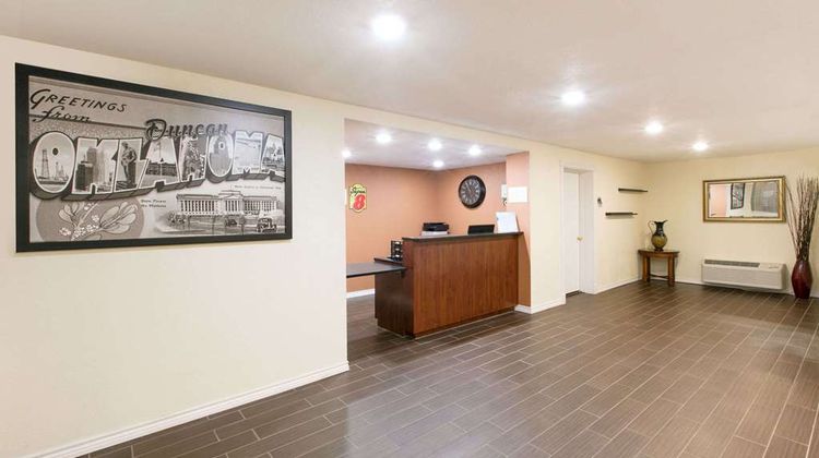 Super 8 Duncan Lobby