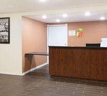 Super 8 Duncan Lobby