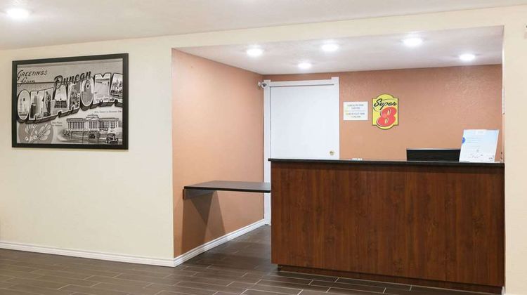 Super 8 Duncan Lobby