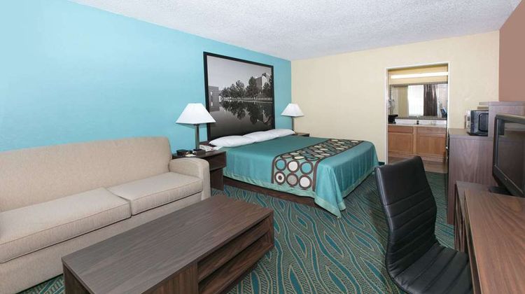 Super 8 Duncan Room