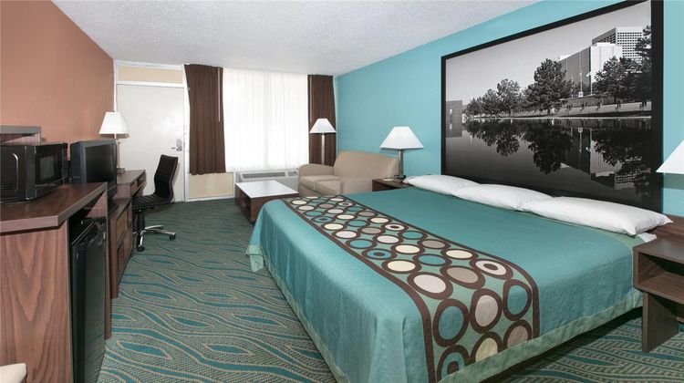 Super 8 Duncan Room