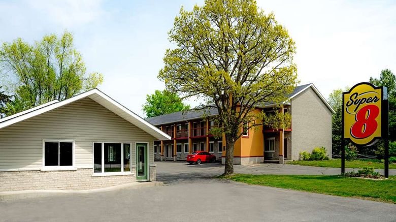 Super 8 Kingston Exterior. Images powered by <a href="https://iceportal.shijigroup.com" target="_blank" rel="noopener">Ice Portal</a>.