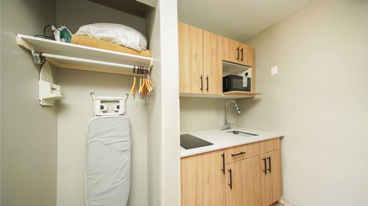 Super 8 Kingston Room