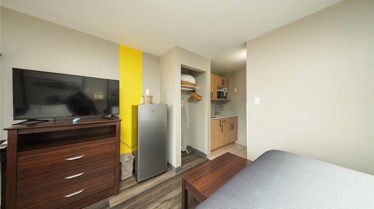 Super 8 Kingston Room