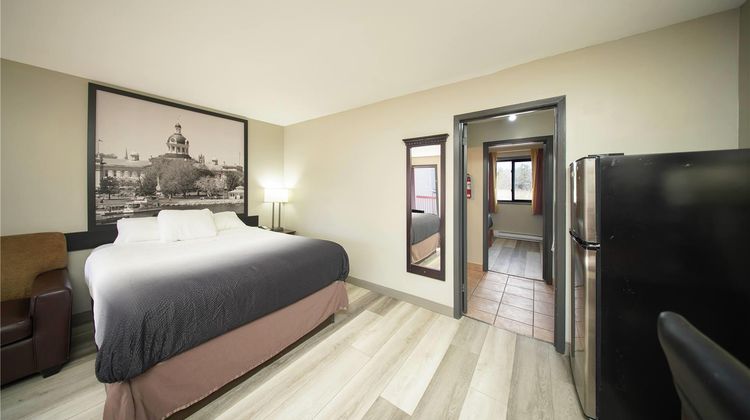 Super 8 Kingston Room