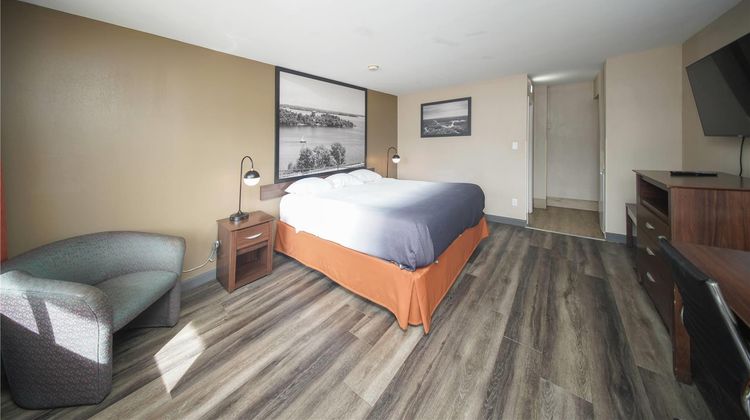 Super 8 Kingston Room