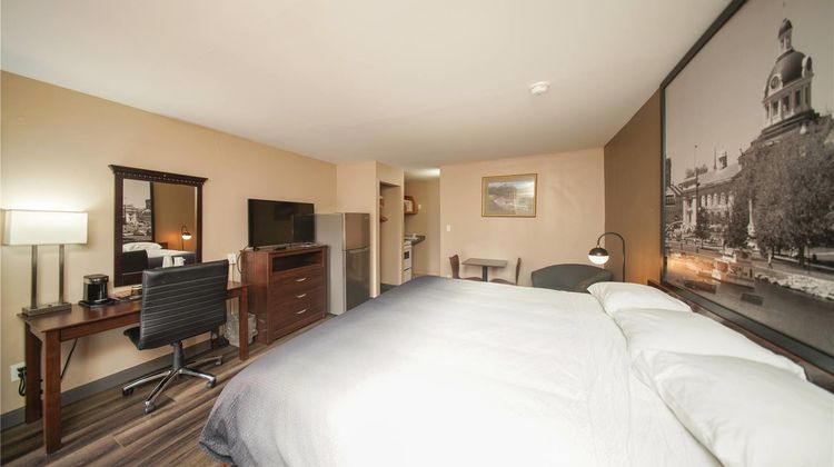 Super 8 Kingston Room