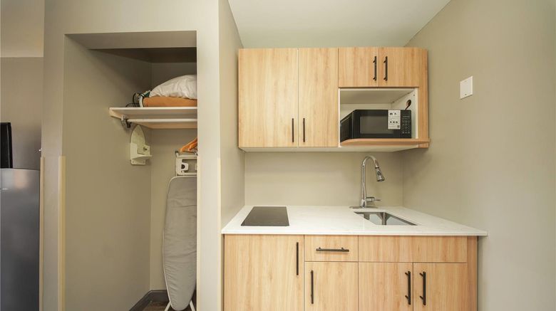 <b>Super 8 Kingston Room</b>. Images powered by <a href="https://iceportal.shijigroup.com/" title="IcePortal" target="_blank">IcePortal</a>.