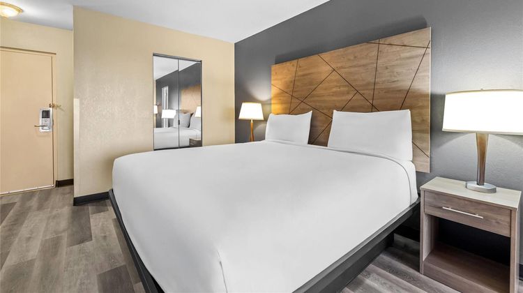 Travelodge By Wyndham Rapid City Suite